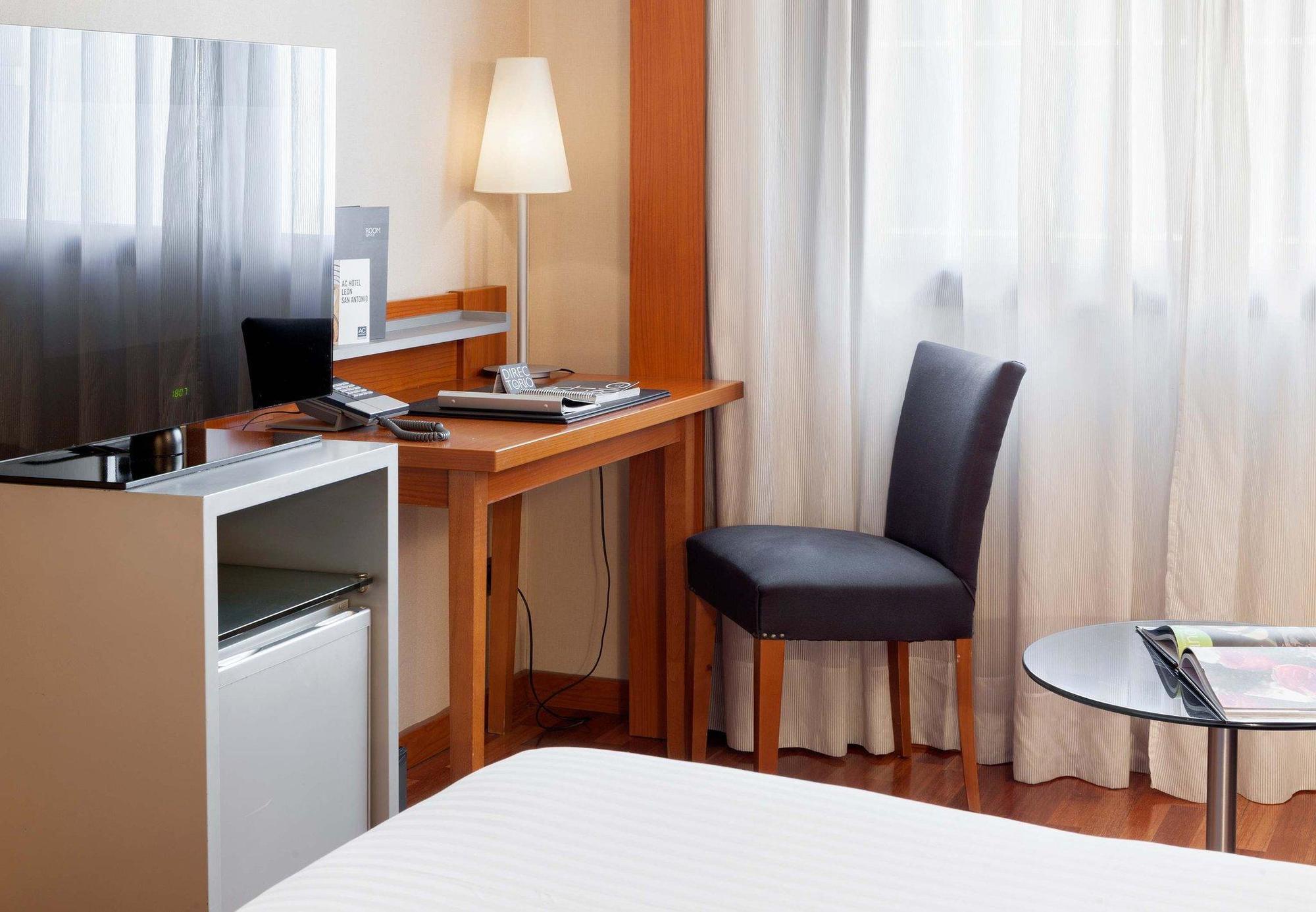 Ac Hotel Oviedo Forum By Marriott Eksteriør billede
